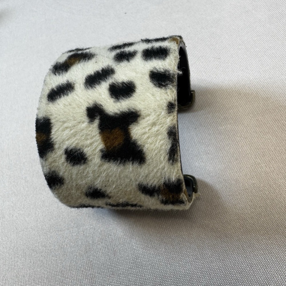 Chunky Animal Print Fur Wide Cuff ‎ Bracelet - Picture 2 of 6